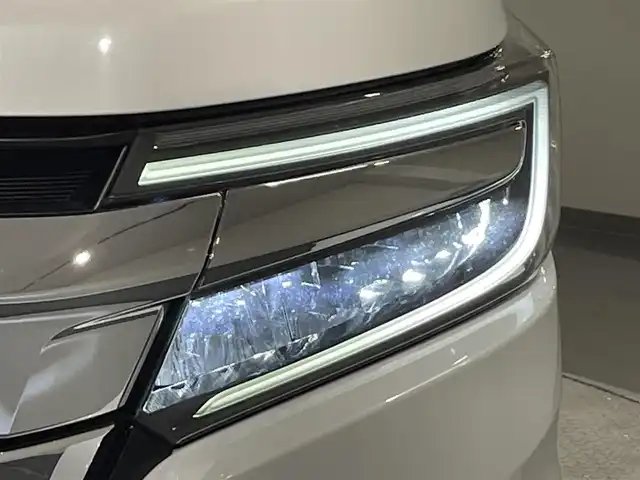 ホンダ ステップワゴン スパーダ eHEV G EXホンダS 愛知県 2020(令2)年 2.5万km プラチナホワイトパール 純正１０インチナビ　/(Bluetooth/フルセグTV/CD・DVD再生/SD/FM/AM)/純正フリップダウンモニター　/ＤＩＡＴＯＮＥサウンド　/ホンダセンシング　/　　-衝突軽減ブレーキ/　　-誤発進抑制機能/　　-路外逸脱抑制機能/　　-アダプティブ・クルーズ・コントロール/　　-車線維持支援システム/　　-先行車発進お知らせ機能/　　-標識認識機能/　　-両側パワースライドドア　/シートヒーター　/ビルトインＥＴＣ２．０　/バックカメラ/前後ドライブレコーダー　/ＬＥＤヘッドライト/LEDフォグランプ/ＵＳＢ接続/プッシュスタート/　　スマートキー/純正フロアマット