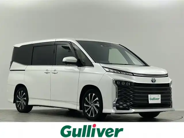 トヨタ ヴォクシー ハイブリッド S－Z 埼玉県 2022(令4)年 2.6万km ホワイトパールクリスタルシャイン 快適利便パックージ　ユニバーサルステップ　２ｎｄキャプテンシート　シートヒーター　オットマン　オートリアハッチ　ハンズフリーデュアルパワースライドドア　全周囲モニター　レーダークルーズ　１０型ディスプレイオーディオ　後席モニター　