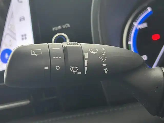 トヨタ ヴォクシー ハイブリッド S－Z 埼玉県 2022(令4)年 2.6万km ホワイトパールクリスタルシャイン 快適利便パックージ　ユニバーサルステップ　２ｎｄキャプテンシート　シートヒーター　オットマン　オートリアハッチ　ハンズフリーデュアルパワースライドドア　全周囲モニター　レーダークルーズ　１０型ディスプレイオーディオ　後席モニター　