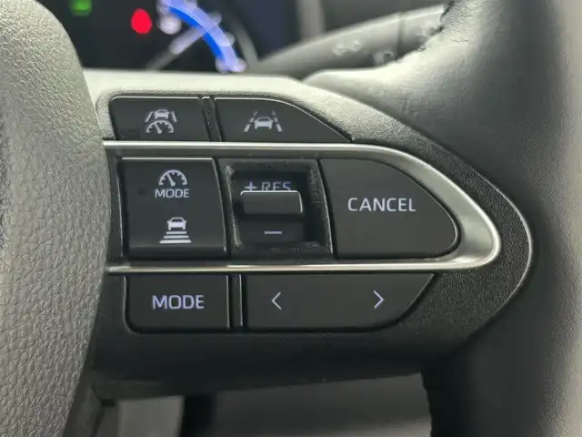 トヨタ ヴォクシー ハイブリッド S－Z 埼玉県 2022(令4)年 2.6万km ホワイトパールクリスタルシャイン 快適利便パックージ　ユニバーサルステップ　２ｎｄキャプテンシート　シートヒーター　オットマン　オートリアハッチ　ハンズフリーデュアルパワースライドドア　全周囲モニター　レーダークルーズ　１０型ディスプレイオーディオ　後席モニター　