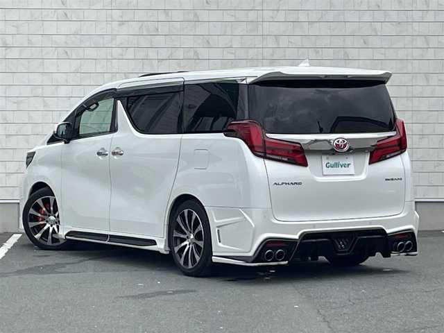 トヨタ アルファード S タイプゴールド 愛知県 2020(令2)年 6.7万km ホワイトパールクリスタルシャイン ・ROJAM IRT GENIK フルエアロ/・ROJAMマフラー/・ROJAMキャリパーカバー/・TEIN車高調/・純正JBLサウンド付ディスプレイオーディオ（ナビ有り）/・フルセグTV/・CD/DVD再生/・ミュージックサーバー（SD録音）/・Bluetooth/USB接続/・全方位カメラ/・ETC2.0/・電動開閉フリップダウンモニター/・両側パワースライドドア/・社外製19インチアルミホイール/・サンルーフ/・純正フロアマット/・オットマン/・電動リアゲート/・LEDヘッドライト/・オートマチックハイビーム/・コーナーセンサー/・横滑り防止装置/・衝突軽減ブレーキ/・レーンキープアシスト/・電動パーキングブレーキ/・ブレーキホールド/・デジタルインナーミラー/・ドライブレコーダー（デジタルインナーミラー内蔵型）/・アダプティブクルーズコントロール/・ルーフカラーイルミネーション