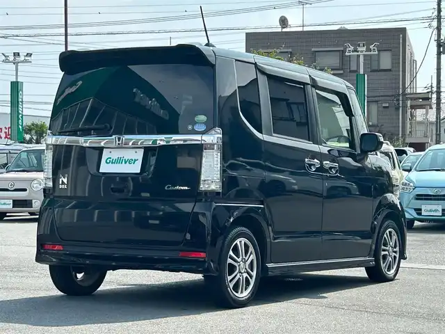 ホンダ Ｎ ＢＯＸ カスタム SSパッケージ 静岡県 2014(平26)年 6.8万km スマートブラック エンジンスタート/パワーステアリング/パワーウィンドウ/アイドリングストップ/AAC/スマートキー（スペアキー：1本）/バックカメラ/ETC/純正SDナビ（フルセグTV、DVD再生機能有、CDチェンジャー）/ベンチシート/純正フロアマット/布系シート/両側パワースライドドア/純正アルミホイール/ABS/横滑り防止装置/オートライト/キセノンヘッドライト/W＋サイドエアバッグ/カーテンエアバッグ/衝突軽減システム
