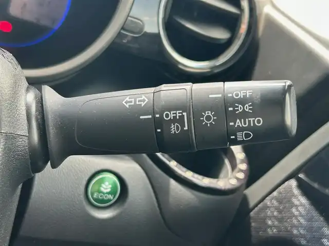 ホンダ Ｎ ＢＯＸ カスタム SSパッケージ 静岡県 2014(平26)年 6.8万km スマートブラック エンジンスタート/パワーステアリング/パワーウィンドウ/アイドリングストップ/AAC/スマートキー（スペアキー：1本）/バックカメラ/ETC/純正SDナビ（フルセグTV、DVD再生機能有、CDチェンジャー）/ベンチシート/純正フロアマット/布系シート/両側パワースライドドア/純正アルミホイール/ABS/横滑り防止装置/オートライト/キセノンヘッドライト/W＋サイドエアバッグ/カーテンエアバッグ/衝突軽減システム