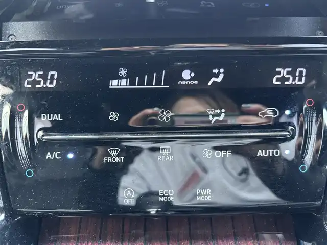 トヨタ ハリアー プレミアム 宮城県 2016(平28)年 7.3万km ホワイトパールクリスタルシャイン ムーンルーフ/プリクラッシュセーフティシステムセット/・プリクラッシュセーフティシステム/・レーダークルーズコントロール/・インテリジェントクリアランスソナー/レーンディパーチャーアラート/パワーバックドア/アルパイン９inナビ（EX０９）【CD・DVD・BT・SD】/フルセグTV/バックカメラ/ビルトインETC/ブラック合皮/ファブリックコンビシート/パワーシート/ウッドコンビステアリング/ステアリングリモコン/横滑り防止/アイドリングストップ/LEDヘッドライト/LEDフォグ/オートライト/電格ミラー/純正18インチAW/登録時走行距離72424km