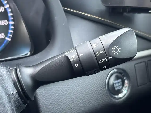 トヨタ ハリアー プレミアム 宮城県 2016(平28)年 7.3万km ホワイトパールクリスタルシャイン ムーンルーフ/プリクラッシュセーフティシステムセット/・プリクラッシュセーフティシステム/・レーダークルーズコントロール/・インテリジェントクリアランスソナー/レーンディパーチャーアラート/パワーバックドア/アルパイン９inナビ（EX０９）【CD・DVD・BT・SD】/フルセグTV/バックカメラ/ビルトインETC/ブラック合皮/ファブリックコンビシート/パワーシート/ウッドコンビステアリング/ステアリングリモコン/横滑り防止/アイドリングストップ/LEDヘッドライト/LEDフォグ/オートライト/電格ミラー/純正18インチAW/登録時走行距離72424km