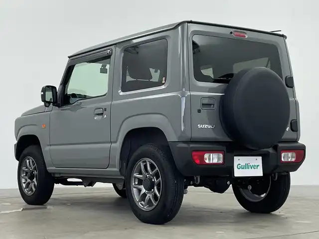 スズキ ジムニー XC 鹿児島県 2024(令6)年 0.9万km ミディアムグレー 純正SDナビ/（AM/FM/CD/DVD/Bluetooth）/バックカメラ/前後ドライブレコーダー/クルーズコントロール/ETC/シートヒーター/SUZUKIフロントグリル/レザー調シートカバー/背面タイヤ/オートライト/LEDヘッドライト/純正16インチAW/ドアバイザー