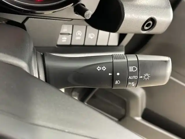 スズキ ジムニー XC 鹿児島県 2024(令6)年 0.9万km ミディアムグレー 純正SDナビ/（AM/FM/CD/DVD/Bluetooth）/バックカメラ/前後ドライブレコーダー/クルーズコントロール/ETC/シートヒーター/SUZUKIフロントグリル/レザー調シートカバー/背面タイヤ/オートライト/LEDヘッドライト/純正16インチAW/ドアバイザー