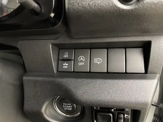 スズキ ジムニー XC 鹿児島県 2024(令6)年 0.9万km ミディアムグレー 純正SDナビ/（AM/FM/CD/DVD/Bluetooth）/バックカメラ/前後ドライブレコーダー/クルーズコントロール/ETC/シートヒーター/SUZUKIフロントグリル/レザー調シートカバー/背面タイヤ/オートライト/LEDヘッドライト/純正16インチAW/ドアバイザー