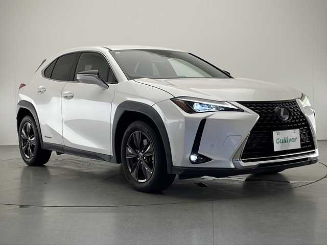 レクサス ＵＸ 250h バージョンC 宮崎県 2019(令1)年 5.8万km ソニッククォーツ 禁煙車/レクサスセーフティシステム/純正12.3型ナビTV/（CD/DVD/Blu-ray/Bluetooth/MSV/フルセグTV)/純正バックカメラ/純正ビルトイン2.0ETC/純正LEDオートライト/純正LEDフォグ/純正17インチアルミ/純正フロアマット/プリクラッシュセーフティ/アダプティブクルーズコントロール/レーンディパーチャーアラート/オートマチックハイビーム/クリアランスソナー/電子パーキング/ステアリングヒーター/パワーチルトステアリング/前席パワーシート/シートヒーター/本革巻ハンドル/スマートキー/プッシュエンジンスタート