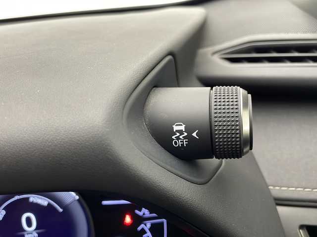 レクサス ＵＸ 250h バージョンC 宮崎県 2019(令1)年 5.8万km ソニッククォーツ 禁煙車/レクサスセーフティシステム/純正12.3型ナビTV/（CD/DVD/Blu-ray/Bluetooth/MSV/フルセグTV)/純正バックカメラ/純正ビルトイン2.0ETC/純正LEDオートライト/純正LEDフォグ/純正17インチアルミ/純正フロアマット/プリクラッシュセーフティ/アダプティブクルーズコントロール/レーンディパーチャーアラート/オートマチックハイビーム/クリアランスソナー/電子パーキング/ステアリングヒーター/パワーチルトステアリング/前席パワーシート/シートヒーター/本革巻ハンドル/スマートキー/プッシュエンジンスタート