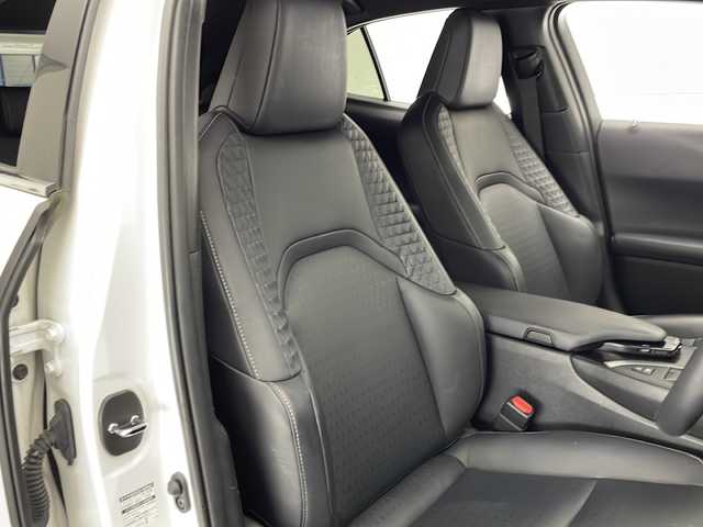 レクサス ＵＸ 250h バージョンC 宮崎県 2019(令1)年 5.8万km ソニッククォーツ 禁煙車/レクサスセーフティシステム/純正12.3型ナビTV/（CD/DVD/Blu-ray/Bluetooth/MSV/フルセグTV)/純正バックカメラ/純正ビルトイン2.0ETC/純正LEDオートライト/純正LEDフォグ/純正17インチアルミ/純正フロアマット/プリクラッシュセーフティ/アダプティブクルーズコントロール/レーンディパーチャーアラート/オートマチックハイビーム/クリアランスソナー/電子パーキング/ステアリングヒーター/パワーチルトステアリング/前席パワーシート/シートヒーター/本革巻ハンドル/スマートキー/プッシュエンジンスタート
