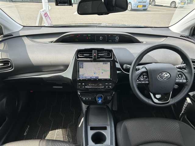 トヨタ プリウス SセーフティプラスⅡ 栃木県 2020(令2)年 6.7万km アティチュードブラックマイカ プリクラッシュセーフテイー/純正イ8ンチナビ/フルセグTV/DVD/Bluetooth/バックカメラ/ビルトインETC/前後ドライブレコーダー/アダプティブクルーズコントロール/スマートキー×2/プッシュスタート/ステアリングリモコン/LEDオートライト/純正15インチAW/アイドリングストップ/横滑り防止装置/保証書/取説/ドアバイザー/電動格納ミラー