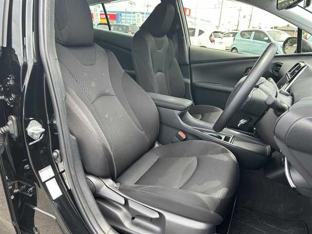 トヨタ プリウス SセーフティプラスⅡ 栃木県 2020(令2)年 6.7万km アティチュードブラックマイカ プリクラッシュセーフテイー/純正イ8ンチナビ/フルセグTV/DVD/Bluetooth/バックカメラ/ビルトインETC/前後ドライブレコーダー/アダプティブクルーズコントロール/スマートキー×2/プッシュスタート/ステアリングリモコン/LEDオートライト/純正15インチAW/アイドリングストップ/横滑り防止装置/保証書/取説/ドアバイザー/電動格納ミラー
