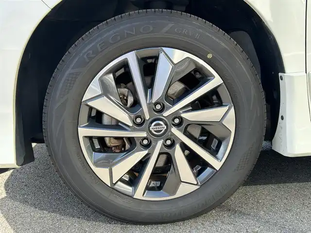 日産 セレナ e－パワー ハイウェイスター V 愛媛県 2021(令3)年 4.7万km ブリリアントホワイトパール 純正ナビ（Bluetooth/フルセグTV）/アラウンドビューモニター/プロパイロット/ETC/フリップダウンモニター/前方ドライブレコーダー/レーダークルーズコントロール/3列シート/純正フロアマット/前後コーナーセンサー/LEDヘッドライト