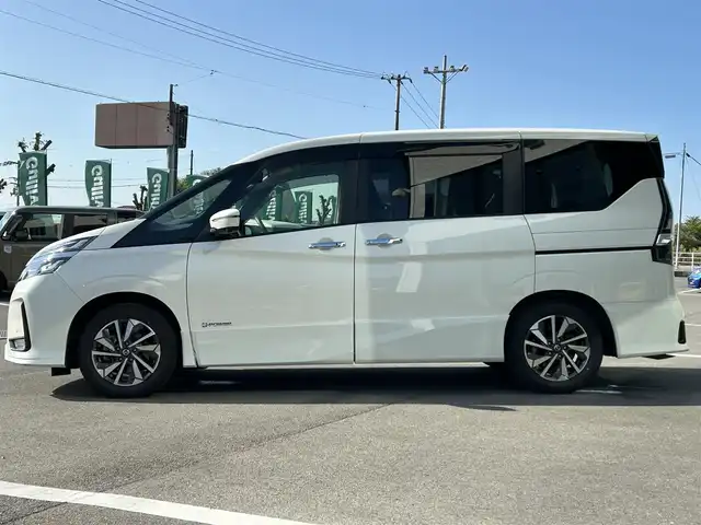 日産 セレナ e－パワー ハイウェイスター V 愛媛県 2021(令3)年 4.7万km ブリリアントホワイトパール 純正ナビ（Bluetooth/フルセグTV）/アラウンドビューモニター/プロパイロット/ETC/フリップダウンモニター/前方ドライブレコーダー/レーダークルーズコントロール/3列シート/純正フロアマット/前後コーナーセンサー/LEDヘッドライト
