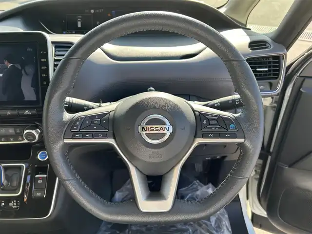 日産 セレナ e－パワー ハイウェイスター V 愛媛県 2021(令3)年 4.7万km ブリリアントホワイトパール 純正ナビ（Bluetooth/フルセグTV）/アラウンドビューモニター/プロパイロット/ETC/フリップダウンモニター/前方ドライブレコーダー/レーダークルーズコントロール/3列シート/純正フロアマット/前後コーナーセンサー/LEDヘッドライト