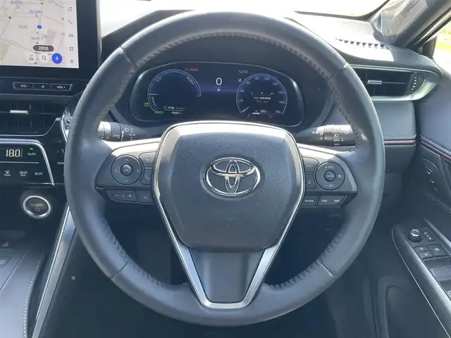 トヨタ ハリアー ＰＨＥＶ Z 福岡県 2023(令5)年 1.6万km プラチナホワイトパールマイカ ワンオーナー/4WD/トヨタセーフティセンス/調光パノラマルーフ/JBLナビ/（BLUETOOTH/フルセグ)/JBLプレミアムサウンドシステム/アラウンドビューモニター/バックカメラ/フロントカメラ/サイドカメラ/電動リアゲート/レーダークルーズコントロール/LEDヘッドライト/オートライト/オートマチックハイビーム/レザーシート/全席シートヒーター/DN席エアシート/DN席パワーシート/シートメモリー/チルトステアリング/ステアリングヒーター/純正19インチAW/HUD/TVキャンセラー/デジタルインナーミラー/ウィンカーミラー/横滑り防止装置/コーナーセンサー/レーンキープアシスト/盗難防止装置/BSM/スマートキー/ETC2.0/保証書/取扱説明書