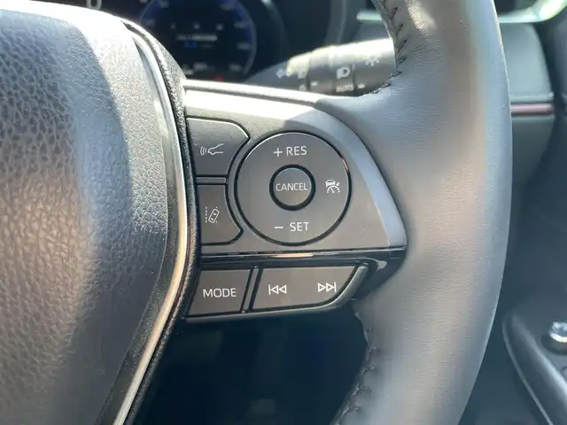 トヨタ ハリアー ＰＨＥＶ Z 福岡県 2023(令5)年 1.6万km プラチナホワイトパールマイカ ワンオーナー/4WD/トヨタセーフティセンス/調光パノラマルーフ/JBLナビ/（BLUETOOTH/フルセグ)/JBLプレミアムサウンドシステム/アラウンドビューモニター/バックカメラ/フロントカメラ/サイドカメラ/電動リアゲート/レーダークルーズコントロール/LEDヘッドライト/オートライト/オートマチックハイビーム/レザーシート/全席シートヒーター/DN席エアシート/DN席パワーシート/シートメモリー/チルトステアリング/ステアリングヒーター/純正19インチAW/HUD/TVキャンセラー/デジタルインナーミラー/ウィンカーミラー/横滑り防止装置/コーナーセンサー/レーンキープアシスト/盗難防止装置/BSM/スマートキー/ETC2.0/保証書/取扱説明書