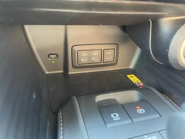 トヨタ ハリアー ＰＨＥＶ Z 福岡県 2023(令5)年 1.6万km プラチナホワイトパールマイカ ワンオーナー/4WD/トヨタセーフティセンス/調光パノラマルーフ/JBLナビ/（BLUETOOTH/フルセグ)/JBLプレミアムサウンドシステム/アラウンドビューモニター/バックカメラ/フロントカメラ/サイドカメラ/電動リアゲート/レーダークルーズコントロール/LEDヘッドライト/オートライト/オートマチックハイビーム/レザーシート/全席シートヒーター/DN席エアシート/DN席パワーシート/シートメモリー/チルトステアリング/ステアリングヒーター/純正19インチAW/HUD/TVキャンセラー/デジタルインナーミラー/ウィンカーミラー/横滑り防止装置/コーナーセンサー/レーンキープアシスト/盗難防止装置/BSM/スマートキー/ETC2.0/保証書/取扱説明書