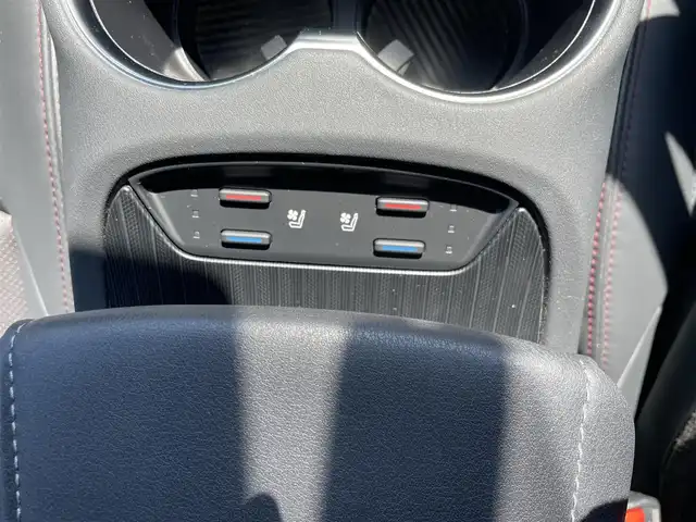 トヨタ ハリアー ＰＨＥＶ Z 福岡県 2023(令5)年 1.6万km プラチナホワイトパールマイカ ワンオーナー/4WD/トヨタセーフティセンス/調光パノラマルーフ/JBLナビ/（BLUETOOTH/フルセグ)/JBLプレミアムサウンドシステム/アラウンドビューモニター/バックカメラ/フロントカメラ/サイドカメラ/電動リアゲート/レーダークルーズコントロール/LEDヘッドライト/オートライト/オートマチックハイビーム/レザーシート/全席シートヒーター/DN席エアシート/DN席パワーシート/シートメモリー/チルトステアリング/ステアリングヒーター/純正19インチAW/HUD/TVキャンセラー/デジタルインナーミラー/ウィンカーミラー/横滑り防止装置/コーナーセンサー/レーンキープアシスト/盗難防止装置/BSM/スマートキー/ETC2.0/保証書/取扱説明書