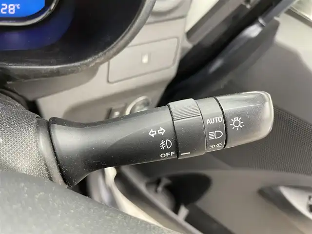 ダイハツ ムーヴ カスタム X SA 滋賀県 2013(平25)年 8.7万km タングステングレーM 純正7インチナビ/【Bluetooth/CD/DVD/フルセグTV/SD/AUX】/衝突軽減ブレーキ/社外ETC/HIDヘッドライト/オートライト/純正フロアマット/プッシュスタート/スマートキー/ドアバイザー
