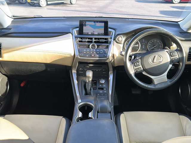 レクサス ＮＸ 200t Iパッケージ 宮崎県 2014(平26)年 7.9万km ソニッククォーツ 純正SDナビ/フルセグTV/ムーンルーフ/クリアランスソナー/純正LEDヘッドライト/パドルシフト/バックカメラ/レーダークルーズコントロール/ステアリングリモコン/ステアリングヒーター/衝突被害軽減ブレーキ/前席パワーシート/前席シートヒーター/ドライブレコーダー/ETC