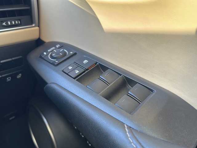レクサス ＮＸ 200t Iパッケージ 宮崎県 2014(平26)年 7.9万km ソニッククォーツ 純正SDナビ/フルセグTV/ムーンルーフ/クリアランスソナー/純正LEDヘッドライト/パドルシフト/バックカメラ/レーダークルーズコントロール/ステアリングリモコン/ステアリングヒーター/衝突被害軽減ブレーキ/前席パワーシート/前席シートヒーター/ドライブレコーダー/ETC