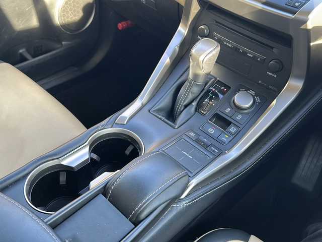 レクサス ＮＸ 200t Iパッケージ 宮崎県 2014(平26)年 7.9万km ソニッククォーツ 純正SDナビ/フルセグTV/ムーンルーフ/クリアランスソナー/純正LEDヘッドライト/パドルシフト/バックカメラ/レーダークルーズコントロール/ステアリングリモコン/ステアリングヒーター/衝突被害軽減ブレーキ/前席パワーシート/前席シートヒーター/ドライブレコーダー/ETC