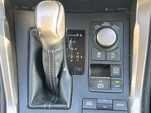 レクサス ＮＸ 200t Iパッケージ 宮崎県 2014(平26)年 7.9万km ソニッククォーツ 純正SDナビ/フルセグTV/ムーンルーフ/クリアランスソナー/純正LEDヘッドライト/パドルシフト/バックカメラ/レーダークルーズコントロール/ステアリングリモコン/ステアリングヒーター/衝突被害軽減ブレーキ/前席パワーシート/前席シートヒーター/ドライブレコーダー/ETC