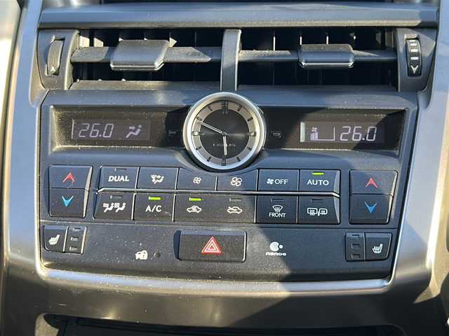 レクサス ＮＸ 200t Iパッケージ 宮崎県 2014(平26)年 7.9万km ソニッククォーツ 純正SDナビ/フルセグTV/ムーンルーフ/クリアランスソナー/純正LEDヘッドライト/パドルシフト/バックカメラ/レーダークルーズコントロール/ステアリングリモコン/ステアリングヒーター/衝突被害軽減ブレーキ/前席パワーシート/前席シートヒーター/ドライブレコーダー/ETC