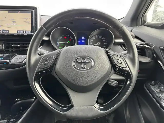 トヨタ Ｃ－ＨＲ G 滋賀県 2017(平29)年 10万km ブラックマイカ 純正SDナビ/・フルセグTV/・CD DVD/・Bluetooth/衝突軽減ブレーキ/車線逸脱警報/レーダークルーズコントロール/純正ドライブレコーダー/ビルトインETC2.0/プッシュスタート/スマートキー/シートヒーター/革巻きステアリング/ステアリングリモコン/電格ミラー/ウインカーミラー/ドアバイザー/電動パーキングブレーキ/オートブレーキホールド