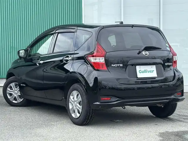 日産 ノート e－パワー X 福岡県 2016(平28)年 7万km スーパーブラック ABS/横滑り防止装置/前後コーナーセンサー/デジタルインナーミラー/インテリジェントエマージェンシーブレーキ/車線逸脱警報/踏み間違い防止アシスト/ヒーター付き電格ミラー/アラウンドビューモニター/純正フロアマット(NOTE)/純正ナビ/BT接続/ミュージックプレイヤー接続(AUX)/盗難防止装置/純正14インチフルホイールキャップ/ハロゲンヘッドランプ/オートライト/禁煙車