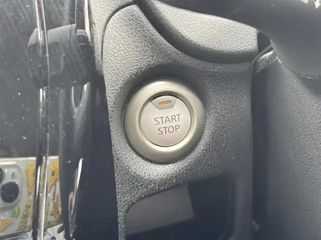 日産 ノート e－パワー X 福岡県 2016(平28)年 7万km スーパーブラック ABS/横滑り防止装置/前後コーナーセンサー/デジタルインナーミラー/インテリジェントエマージェンシーブレーキ/車線逸脱警報/踏み間違い防止アシスト/ヒーター付き電格ミラー/アラウンドビューモニター/純正フロアマット(NOTE)/純正ナビ/BT接続/ミュージックプレイヤー接続(AUX)/盗難防止装置/純正14インチフルホイールキャップ/ハロゲンヘッドランプ/オートライト/禁煙車
