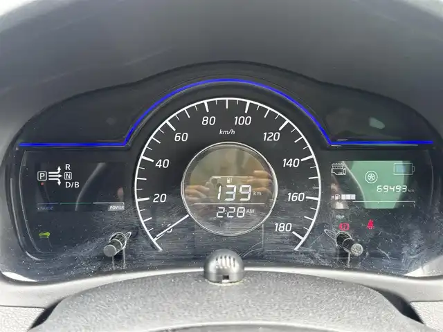日産 ノート e－パワー X 福岡県 2016(平28)年 7万km スーパーブラック ABS/横滑り防止装置/前後コーナーセンサー/デジタルインナーミラー/インテリジェントエマージェンシーブレーキ/車線逸脱警報/踏み間違い防止アシスト/ヒーター付き電格ミラー/アラウンドビューモニター/純正フロアマット(NOTE)/純正ナビ/BT接続/ミュージックプレイヤー接続(AUX)/盗難防止装置/純正14インチフルホイールキャップ/ハロゲンヘッドランプ/オートライト/禁煙車