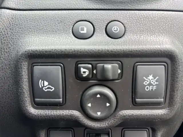 日産 ノート e－パワー X 福岡県 2016(平28)年 7万km スーパーブラック ABS/横滑り防止装置/前後コーナーセンサー/デジタルインナーミラー/インテリジェントエマージェンシーブレーキ/車線逸脱警報/踏み間違い防止アシスト/ヒーター付き電格ミラー/アラウンドビューモニター/純正フロアマット(NOTE)/純正ナビ/BT接続/ミュージックプレイヤー接続(AUX)/盗難防止装置/純正14インチフルホイールキャップ/ハロゲンヘッドランプ/オートライト/禁煙車