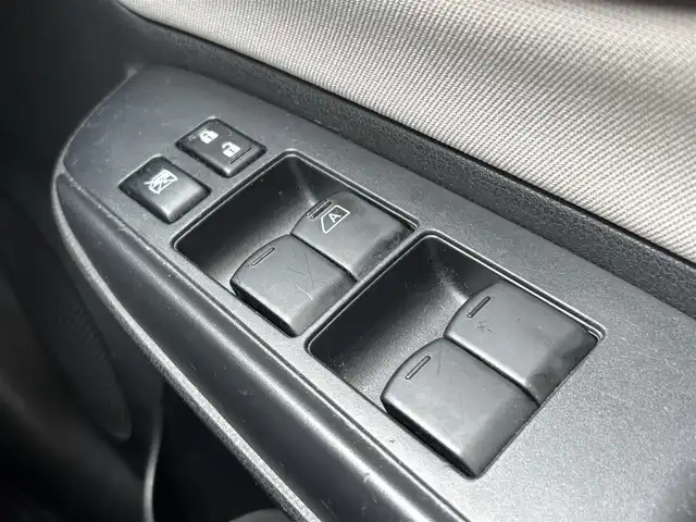 日産 ノート e－パワー X 福岡県 2016(平28)年 7万km スーパーブラック ABS/横滑り防止装置/前後コーナーセンサー/デジタルインナーミラー/インテリジェントエマージェンシーブレーキ/車線逸脱警報/踏み間違い防止アシスト/ヒーター付き電格ミラー/アラウンドビューモニター/純正フロアマット(NOTE)/純正ナビ/BT接続/ミュージックプレイヤー接続(AUX)/盗難防止装置/純正14インチフルホイールキャップ/ハロゲンヘッドランプ/オートライト/禁煙車