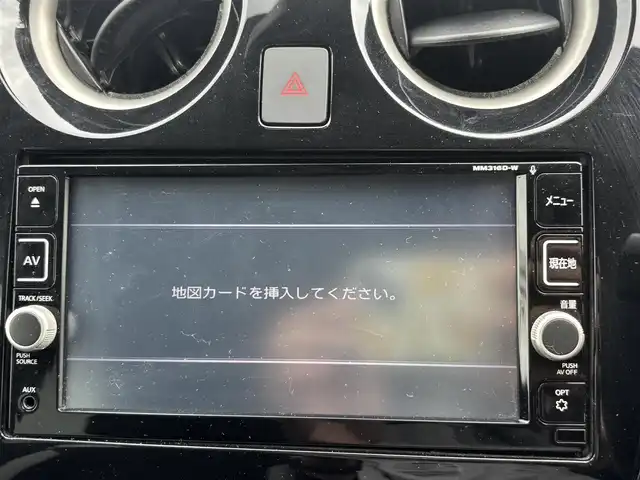 日産 ノート e－パワー X 福岡県 2016(平28)年 7万km スーパーブラック ABS/横滑り防止装置/前後コーナーセンサー/デジタルインナーミラー/インテリジェントエマージェンシーブレーキ/車線逸脱警報/踏み間違い防止アシスト/ヒーター付き電格ミラー/アラウンドビューモニター/純正フロアマット(NOTE)/純正ナビ/BT接続/ミュージックプレイヤー接続(AUX)/盗難防止装置/純正14インチフルホイールキャップ/ハロゲンヘッドランプ/オートライト/禁煙車