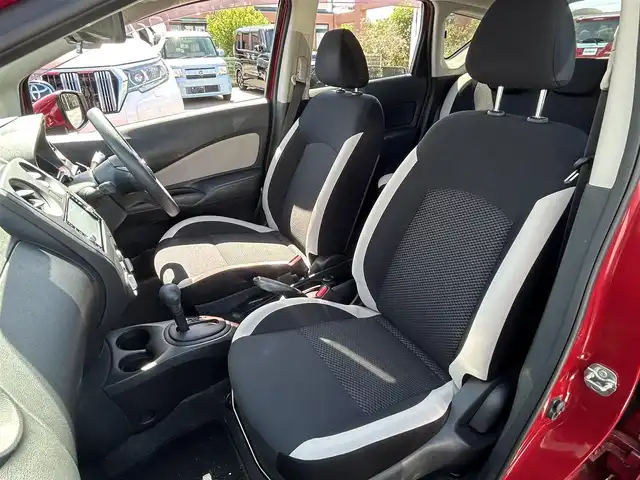 日産 ノート 長崎県 2019(令1)年 3万km ガーネットレッド 純正ナビ（AM/FM/TV/BT/SD/DISC)/全方位カメラ/インテリジェントインナーミラー/ドラレコ前方/コーナーセンサー/純正フロアマット/アイドリングストップ/レーンキープアシスト/横滑り防止装置/衝突被害軽減システム/保証書/取扱説明書