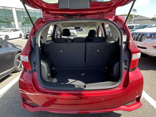 日産 ノート X 長崎県 2019(令1)年 3万km ガーネットレッド 純正ナビ（AM/FM/TV/BT/SD/DISC)/全方位カメラ/インテリジェントインナーミラー/ドラレコ前方/コーナーセンサー/純正フロアマット/アイドリングストップ/レーンキープアシスト/横滑り防止装置/衝突被害軽減システム/保証書/取扱説明書