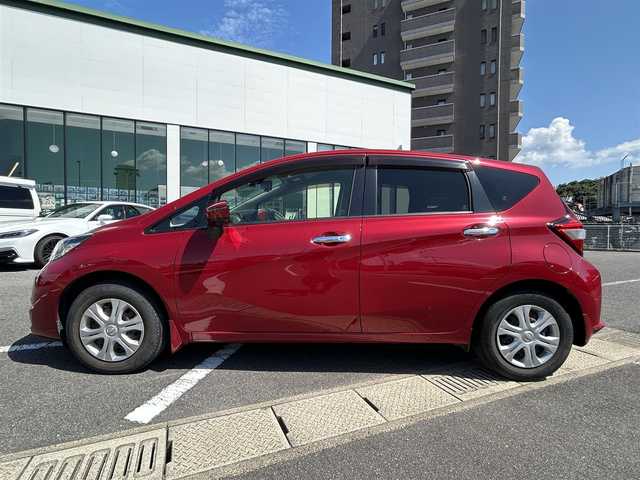 日産 ノート X 長崎県 2019(令1)年 3万km ガーネットレッド 純正ナビ（AM/FM/TV/BT/SD/DISC)/全方位カメラ/インテリジェントインナーミラー/ドラレコ前方/コーナーセンサー/純正フロアマット/アイドリングストップ/レーンキープアシスト/横滑り防止装置/衝突被害軽減システム/保証書/取扱説明書