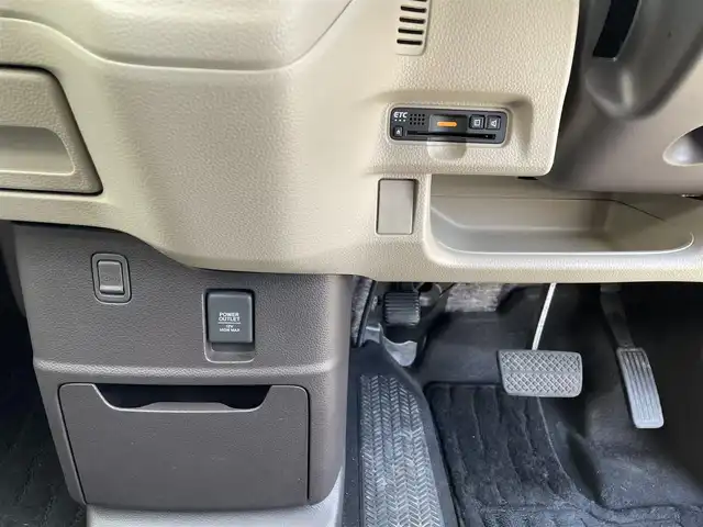 ホンダ Ｎ ＢＯＸ G L ホンダセンシング 青森県 2020(令2)年 3.9万km プラチナホワイトパール ワンオーナー/4WD/純正8インチナビ/【AM/FM/フルセグTV/SD/CD/DVD/BT】/バックカメラ/ホンダセンシング/・衝突被害軽減ブレーキ/・誤発進抑制機能/・歩行者事故低減ステアリング/・先行車発信お知らせ機能/・標識認識機能/・路外逸脱抑制機能/・クルーズコントロール/・車線維持支援システム/オートハイビーム/片側パワースライドドア/エンジンスターター/ETC/後席会話機能/積込　夏タイヤ　155/65R14　20年製/装着　冬タイヤ　155/65R14　19年製/保証書/取扱説明書