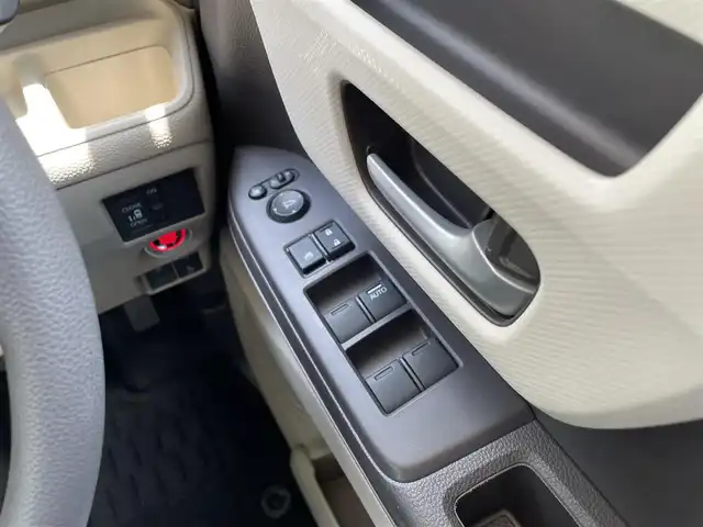 ホンダ Ｎ ＢＯＸ G L ホンダセンシング 青森県 2020(令2)年 3.9万km プラチナホワイトパール ワンオーナー/4WD/純正8インチナビ/【AM/FM/フルセグTV/SD/CD/DVD/BT】/バックカメラ/ホンダセンシング/・衝突被害軽減ブレーキ/・誤発進抑制機能/・歩行者事故低減ステアリング/・先行車発信お知らせ機能/・標識認識機能/・路外逸脱抑制機能/・クルーズコントロール/・車線維持支援システム/オートハイビーム/片側パワースライドドア/エンジンスターター/ETC/後席会話機能/積込　夏タイヤ　155/65R14　20年製/装着　冬タイヤ　155/65R14　19年製/保証書/取扱説明書
