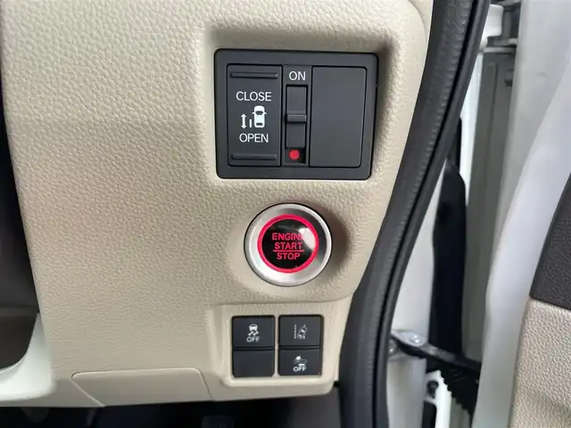 ホンダ Ｎ ＢＯＸ G L ホンダセンシング 青森県 2020(令2)年 3.9万km プラチナホワイトパール ワンオーナー/4WD/純正8インチナビ/【AM/FM/フルセグTV/SD/CD/DVD/BT】/バックカメラ/ホンダセンシング/・衝突被害軽減ブレーキ/・誤発進抑制機能/・歩行者事故低減ステアリング/・先行車発信お知らせ機能/・標識認識機能/・路外逸脱抑制機能/・クルーズコントロール/・車線維持支援システム/オートハイビーム/片側パワースライドドア/純正エンジンスターター/スペアキー/ETC/後席会話機能/積込　夏タイヤ　155/65R14　20年製/装着　冬タイヤ　155/65R14　19年製/保証書/取扱説明書