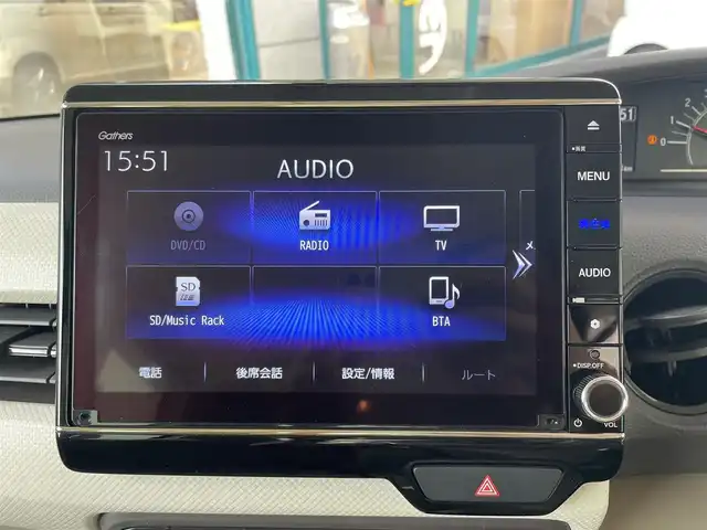 ホンダ Ｎ ＢＯＸ G L ホンダセンシング 青森県 2020(令2)年 3.9万km プラチナホワイトパール ワンオーナー/4WD/純正8インチナビ/【AM/FM/フルセグTV/SD/CD/DVD/BT】/バックカメラ/ホンダセンシング/・衝突被害軽減ブレーキ/・誤発進抑制機能/・歩行者事故低減ステアリング/・先行車発信お知らせ機能/・標識認識機能/・路外逸脱抑制機能/・クルーズコントロール/・車線維持支援システム/オートハイビーム/片側パワースライドドア/純正エンジンスターター/スペアキー/ETC/後席会話機能/積込　夏タイヤ　155/65R14　20年製/装着　冬タイヤ　155/65R14　19年製/保証書/取扱説明書