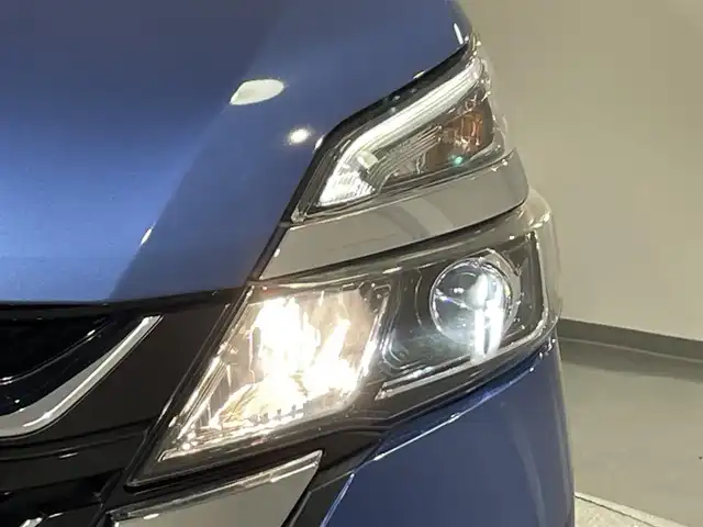 日産 セレナ ハイウェイスター Vセレクション 愛知県 2018(平30)年 4.1万km シャイニングブルー 純正ＳＤナビ　/（Bluetooth/FM/AM/フルセグTV/SD/CD・DVD再生)/両側パワースライドドア　/エマージェンシーブレーキ　/ドライブレコーダー　/ビルトインＥＴＣ　　/ＬＥＤヘッドライト　/フォグランプ/車線逸脱警報　/バックカメラ　/ＵＳＢ接続　/アイドリングストップ　/横滑り防止/プッシュスタート/　　-スマートキー