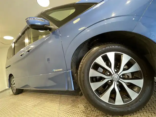 日産 セレナ ハイウェイスター Vセレクション 愛知県 2018(平30)年 4.1万km シャイニングブルー 純正ＳＤナビ　/（Bluetooth/FM/AM/フルセグTV/SD/CD・DVD再生)/両側パワースライドドア　/エマージェンシーブレーキ　/ドライブレコーダー　/ビルトインＥＴＣ　　/ＬＥＤヘッドライト　/フォグランプ/車線逸脱警報　/バックカメラ　/ＵＳＢ接続　/アイドリングストップ　/横滑り防止/プッシュスタート/　　-スマートキー