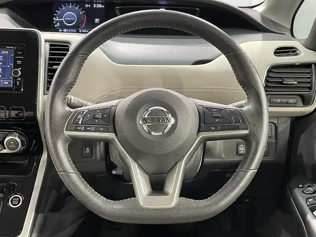 日産 セレナ ハイウェイスター Vセレクション 愛知県 2018(平30)年 4.1万km シャイニングブルー 純正ＳＤナビ　/（Bluetooth/FM/AM/フルセグTV/SD/CD・DVD再生)/両側パワースライドドア　/エマージェンシーブレーキ　/ドライブレコーダー　/ビルトインＥＴＣ　　/ＬＥＤヘッドライト　/フォグランプ/車線逸脱警報　/バックカメラ　/ＵＳＢ接続　/アイドリングストップ　/横滑り防止/プッシュスタート/　　-スマートキー