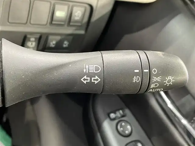 日産 セレナ ハイウェイスター Vセレクション 愛知県 2018(平30)年 4.1万km シャイニングブルー 純正ＳＤナビ　/（Bluetooth/FM/AM/フルセグTV/SD/CD・DVD再生)/両側パワースライドドア　/エマージェンシーブレーキ　/ドライブレコーダー　/ビルトインＥＴＣ　　/ＬＥＤヘッドライト　/フォグランプ/車線逸脱警報　/バックカメラ　/ＵＳＢ接続　/アイドリングストップ　/横滑り防止/プッシュスタート/　　-スマートキー