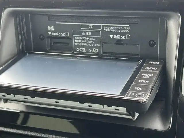 トヨタ エスクァイア ハイブリッド Xi 熊本県 2019(平31)年 3.3万km スパークリングブラックパールクリスタルシャイン 純正SDナビDTV/・AM/FM/CD/DVD/BT/AUX/・地デジ/バックカメラ/両側パワースライドドア/トヨタセーフティセンス/・プリクラッシュセーフティ/・レーントレーシングアシスト/・クリアランスソナー/・パーキングサポートブレーキ/・ロードサインアシスト/クルーズコントロール/EV/ECO/PWRMODE/オートハイビーム/フォグランプ/電動格納・ウィンカーミラー/LEDライト/アイドリングストップ/USB充電（フロント、2列目）/シートヒーター（DN）/デュアルエアコン/リアクーラー/プッシュスタート/ロールシェード/革巻きステアリング/ステアリングスイッチ/スマートキー