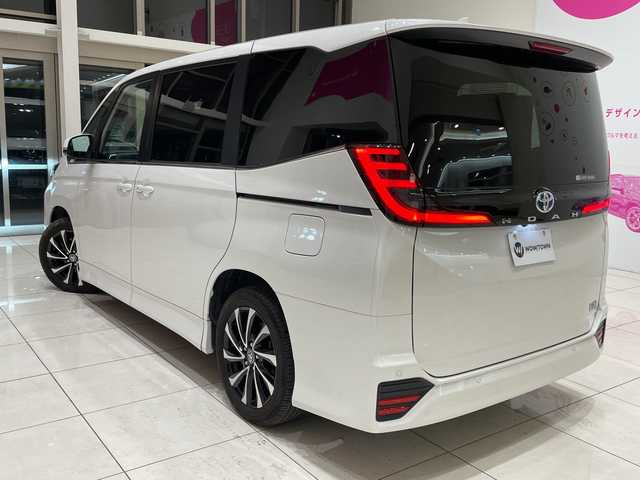 トヨタ ノア ハイブリッド S－Z 埼玉県 2022(令4)年 2.8万km ホワイトパールクリスタルシャイン トヨタセーフティセンス/純正8インチディスプレイオーディオ/　　BT/USB/Miracast/バックカメラ/レーダークルーズコントロール/両側パワースライドドア/ハーフレザーシート/シートヒーター/純正17インチアルミホイール/前後コーナーセンサー/LEDオートライト/AC100V電源/ステアリングスイッチ/スマートキー2本/ビルドインETC2.0